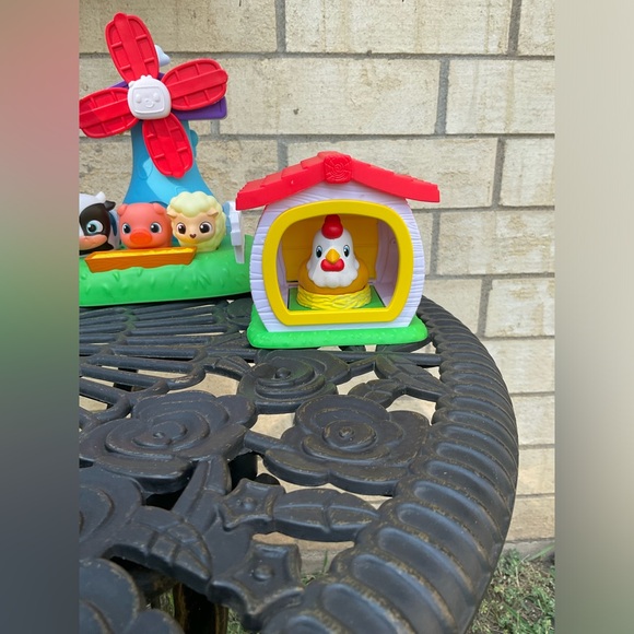 CoComelon Petting Farm Playset Sounds, Phrases and Musical for Kids and Toddlers - Picture 3 of 9